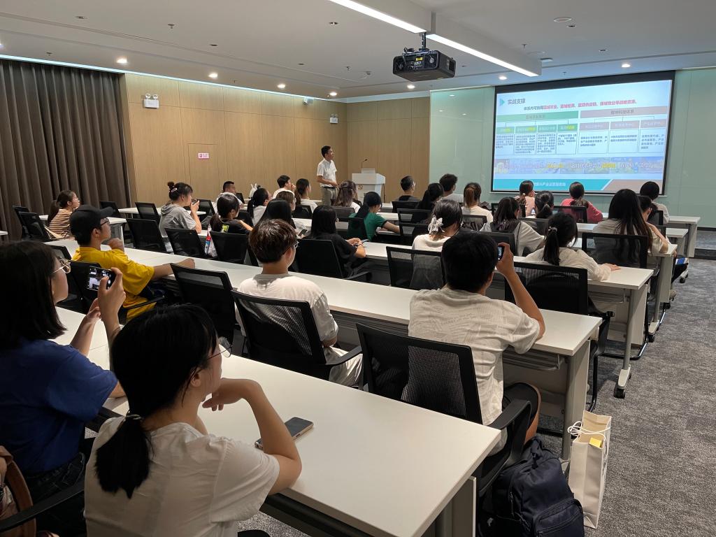 此次实验班共招收来自全校不同专业的6